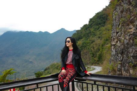 Giáng My diện loạt hàng hiệu khi đi du lịch