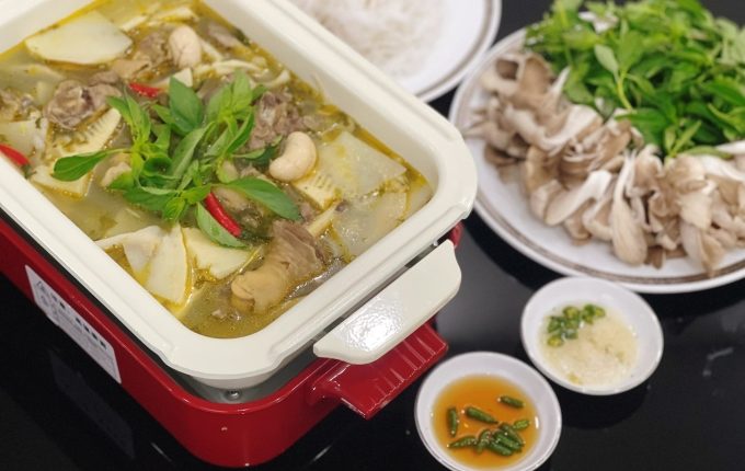 Thực đơn hàng ngày: Lẩu gà lá é