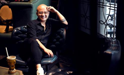 NTK Cao Minh Tiến cách tân áo dài bằng công nghệ