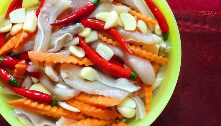 Thực đơn hàng ngày: Tai heo ngâm giấm