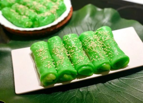 Thực đơn hàng ngày: Bánh cuốn lá dứa