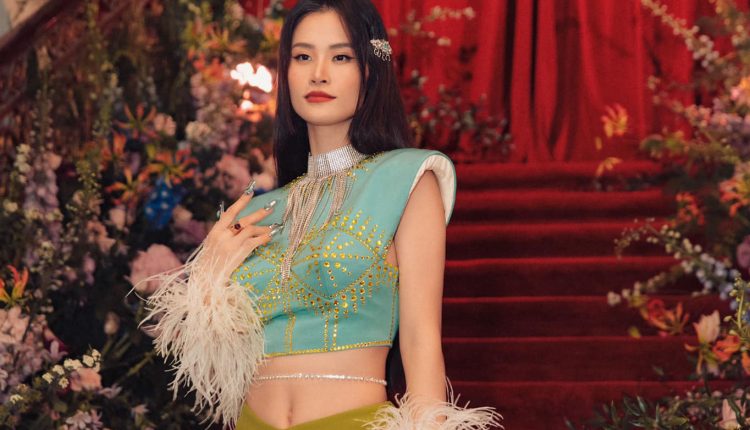 Đông Nhi bất ngờ viết lời xin lỗi vào 3 giờ sáng