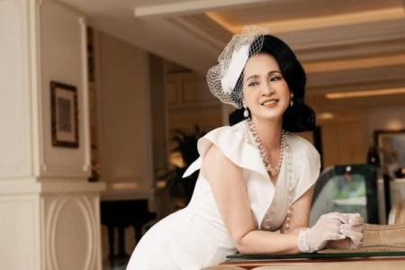 NSND Lan Hương sang trọng và quý phái trong bộ ảnh mới