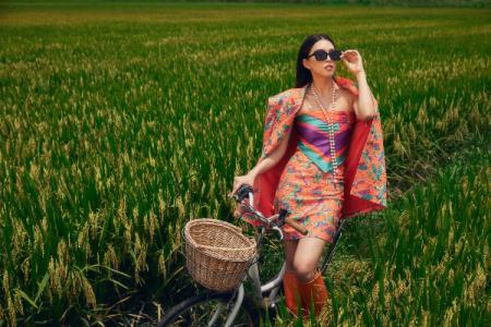 Tiểu Vy thực hiện bộ ảnh quảng bá cảnh sắc Hội An