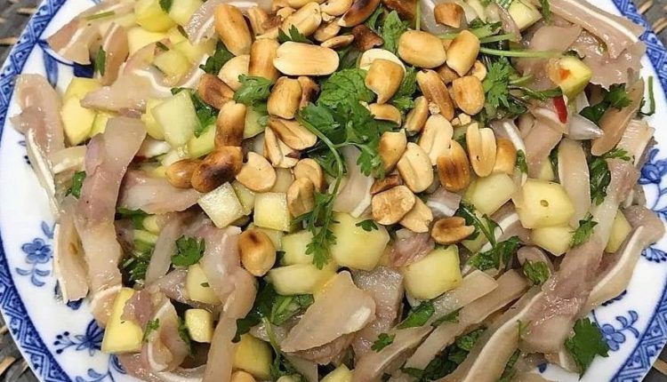 Thực đơn hàng ngày: Gỏi xoài xanh tai heo