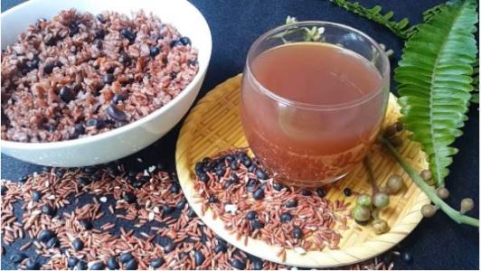 Cơ thể thay đổi khi uống mỗi ngày 1 cốc nước đậu đen gạo lứt rang