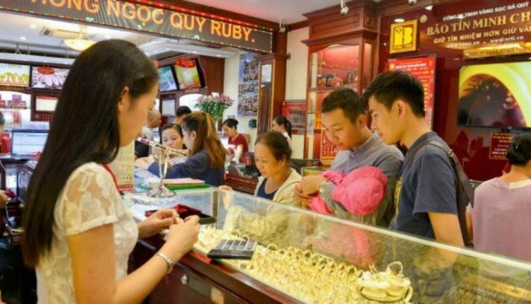 Giá vàng hôm nay ngày 1/7/2022: Chạm mức thấp nhất trong 6 tuần