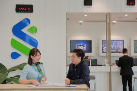 Ngân hàng Standard Chartered Việt Nam nhận 2 giải thưởng