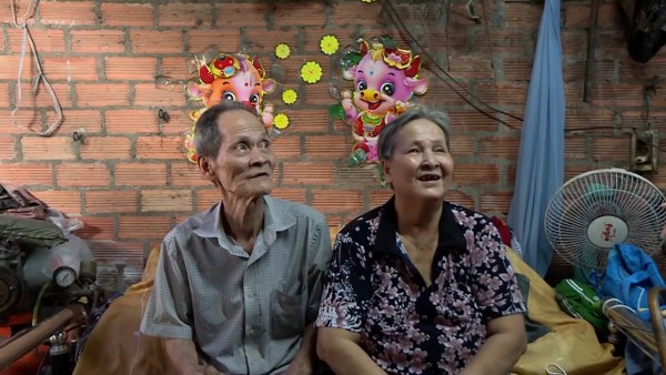 Hành trình tìm lại cố nhân đầy xúc động của ông bà U80