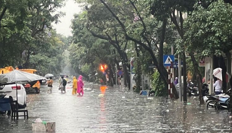 Dự báo thời tiết ngày 22/7/2022: Hà Nội vẫn rập rình chờ mưa to đến rất to
