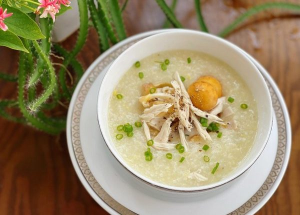 Thực đơn hàng ngày: Cháo đậu xanh thịt gà