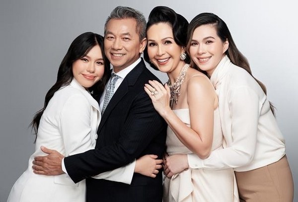 Diễm My có 2 cô con gái xinh đẹp và học giỏi