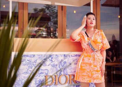 Dương Yến Nhung biến hoá trong các set đồ của Dior