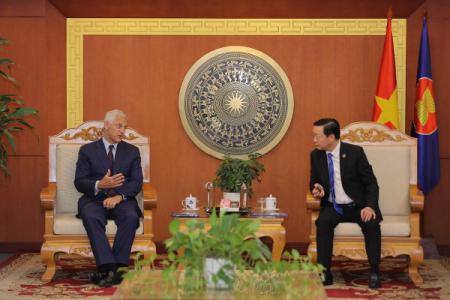 Standard Chartered Việt Nam và Bộ Tài nguyên Môi trường ký kết Bản ghi nhớ hợp tác về ứng phó với biến đổi khí hậu