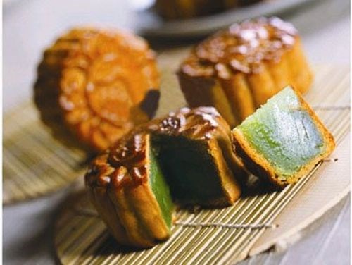 Thực đơn hàng ngày: Bánh Trung thu nhân cốm dừa