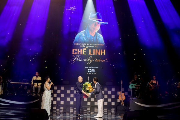 Vạn Show thành công rực rỡ với liveshow của Danh ca Chế Linh