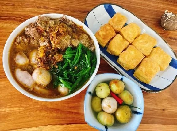 Thực đơn hàng ngày: Canh cua khoai sọ rau muống