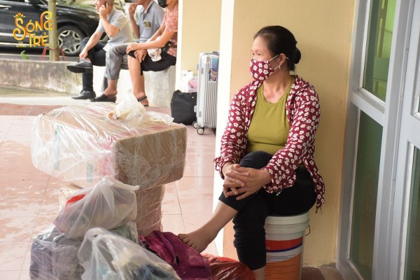 Nỗi lòng của phụ huynh trong ngày đưa con nhập học