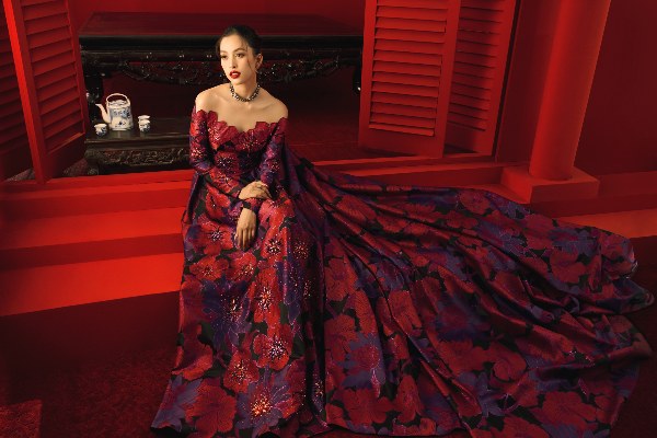 Hoa hậu Tiểu Vy thể hiện hình ảnh cô gái Á đông