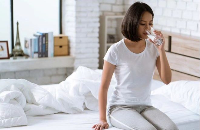 8 ly nước với từng khung giờ mỗi ngày giúp da đẹp, dáng xinh