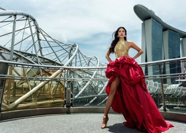 Người mẫu Minh Tú thể hiện phong cách trẻ trung, gợi cảm