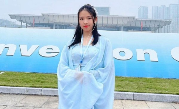 Hiện tượng văn học của cô học sinh lớp 10