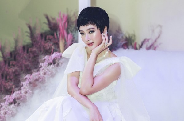 Angela Phương Trinh khoe phong cách với tóc ngắn
