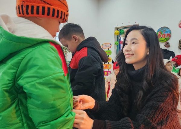 Diễn viên, doanh nhân Lương Giang mang yêu thương đến học sinh vùng cao