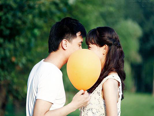 Lợi ích tuyệt vời của nụ hôn với sức khỏe ít được biết đến