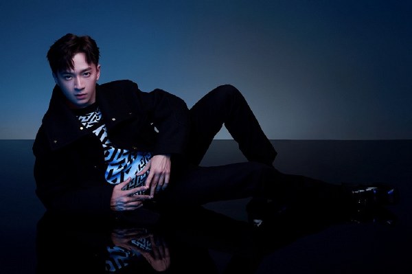 Ngô Kiến Huy khoe hình ảnh mới