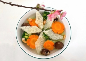 Thực đơn hàng ngày: Canh bóng thập cẩm