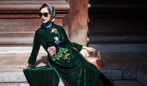 Nông Thúy Hằng làm “nàng thơ” trong BST áo dài nhung của NTK Cao Minh Tiến