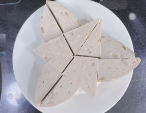 Cách cắt giò ngày Tết đẹp mắt, hấp dẫn