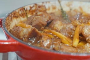 Thực đơn hàng ngày: Thịt heo rim nước dừa tươi