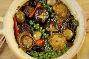 Thực đơn hàng ngày: Nấm rơm kho tiêu xanh