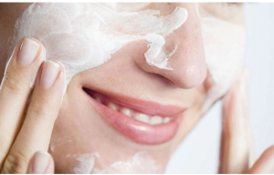 Dấu hiệu cho thấy bạn đã sử dụng sai sữa rửa mặt