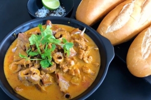 Thực đơn hàng ngày: Phá lấu lòng heo