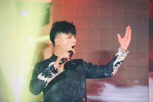 Ca sĩ Việt Sơn phá cách với series EP Kim 70s