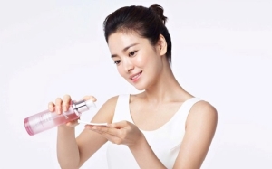 Mẹo dùng nước hoa hồng giúp da luôn căng bóng và ngừa lão hóa