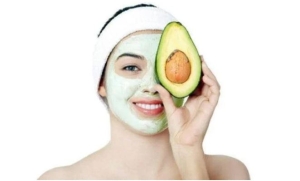 Mặt nạ từ quả bơ giúp hồi sinh làn da sạm đen