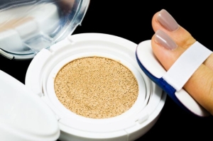 6 bước trang điểm bằng phấn nước mỏng nhẹ giúp làn da trắng mịn