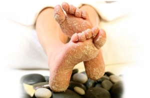 Mẹo chăm sóc đôi chân khi đi sandals ngày hè