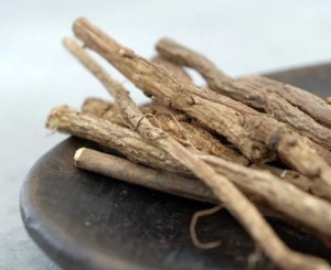 Mẹo dùng bột cam thảo làm đẹp giúp da đều màu và mờ vết thâm nám