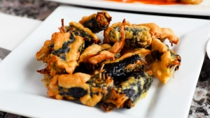 Thực đơn hàng ngày: Miến cuộn rong biển chiên giòn