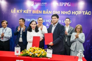 Con trai ông Hạnh Nguyễn ký kết họp tác phát triển giáo dục AI 