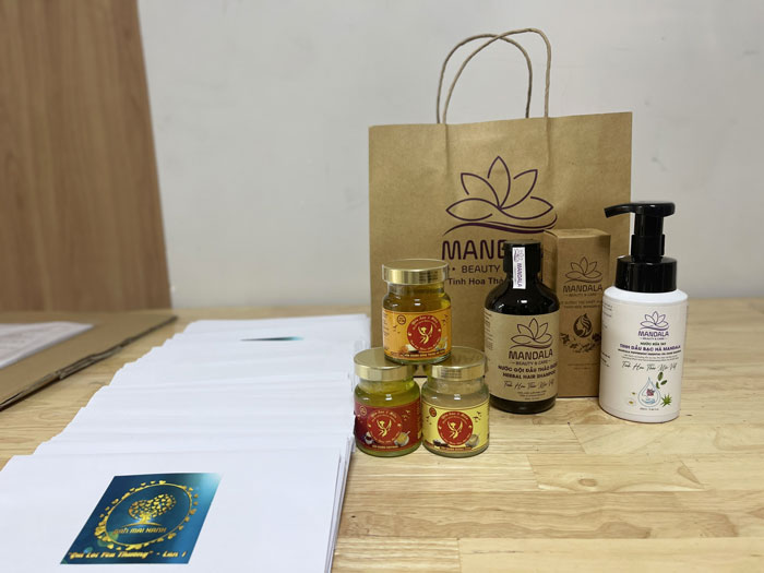 Mandala Beauty & Care trao 150 phần quà cho bệnh nhân có hoàn cảnh khó khăn điều trị ung thư tại bệnh viện Ung Bướu