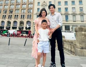 Gia đình Đan Trường chụp ảnh ở trời Âu