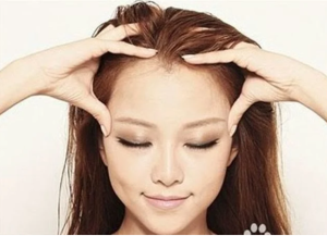 Để tóc khỏe hãy tác động vật lý lên đầu, đừng có sợ đau hãy làm như thế này