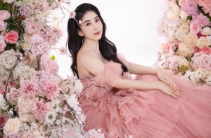 Trịnh Thanh Hồng chụp bộ ảnh mới khoe nhan sắc ngọt ngào ở tuổi 27