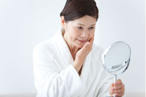 Dấu hiệu estrogen thấp ở phụ nữ và cách phục hồi 'nhựa sống' kéo dài tuổi xuân